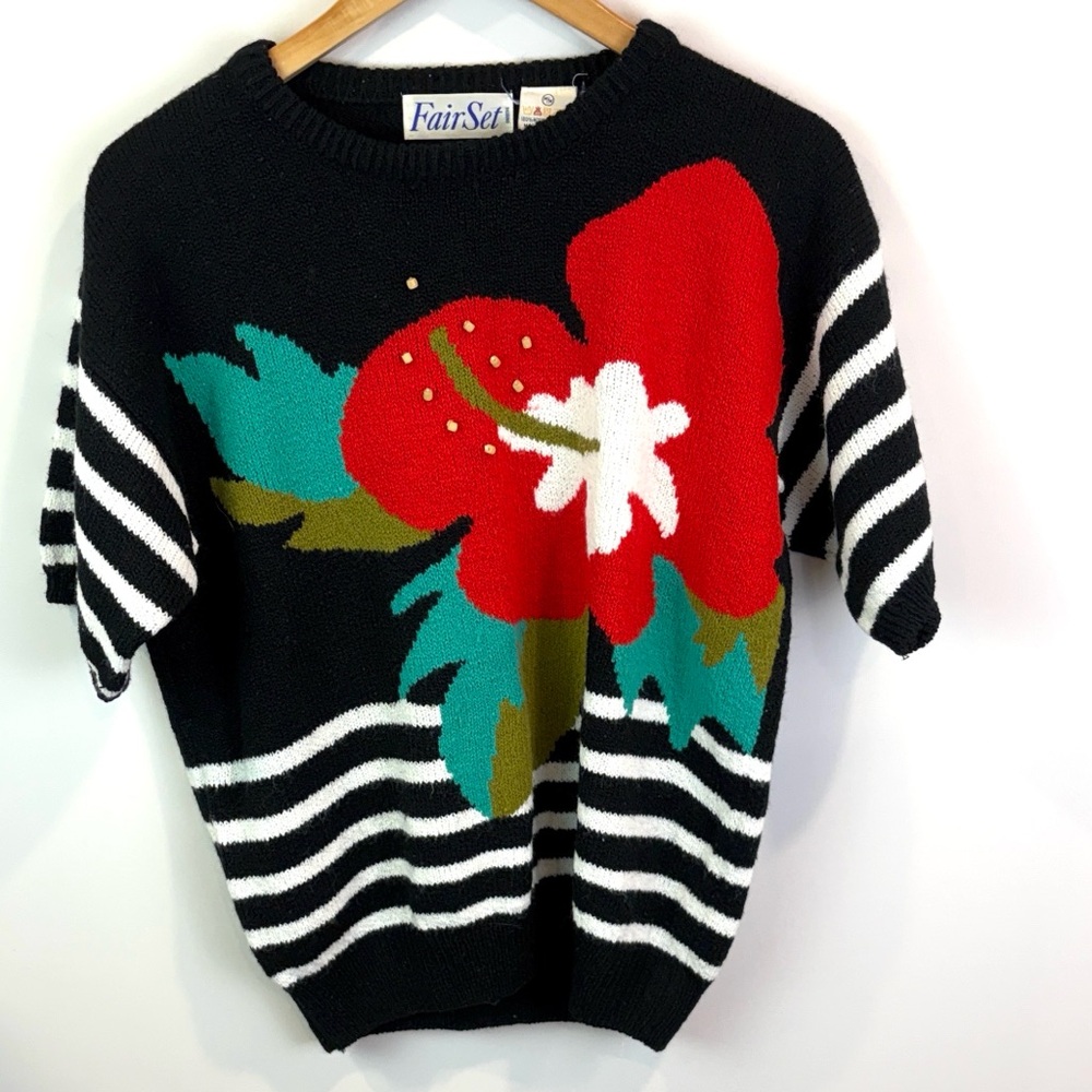 Vintage Women's Black Floral Sweater size M